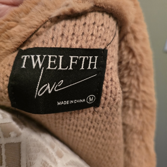 Cozy Tan Teddy Jacket with Faux Fur Collar - Picture 3 of 7